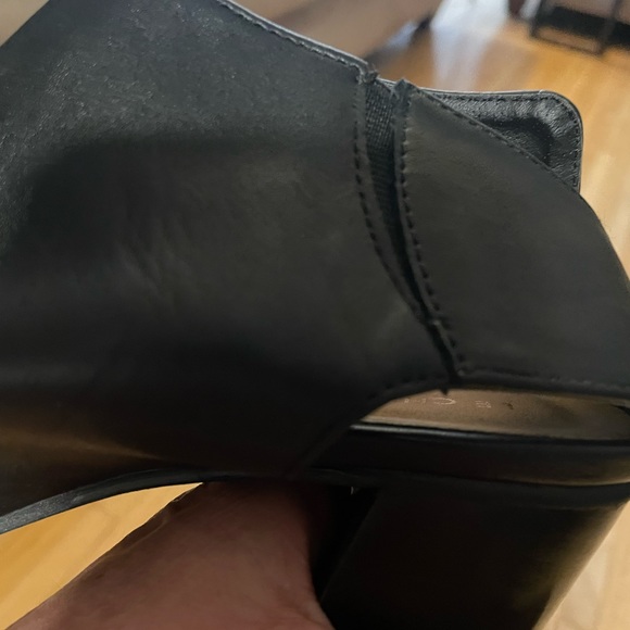 Le Chateau black heels - Picture 4 of 4